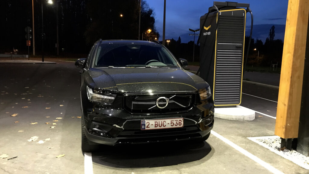 Ładowanie Volvo XC40