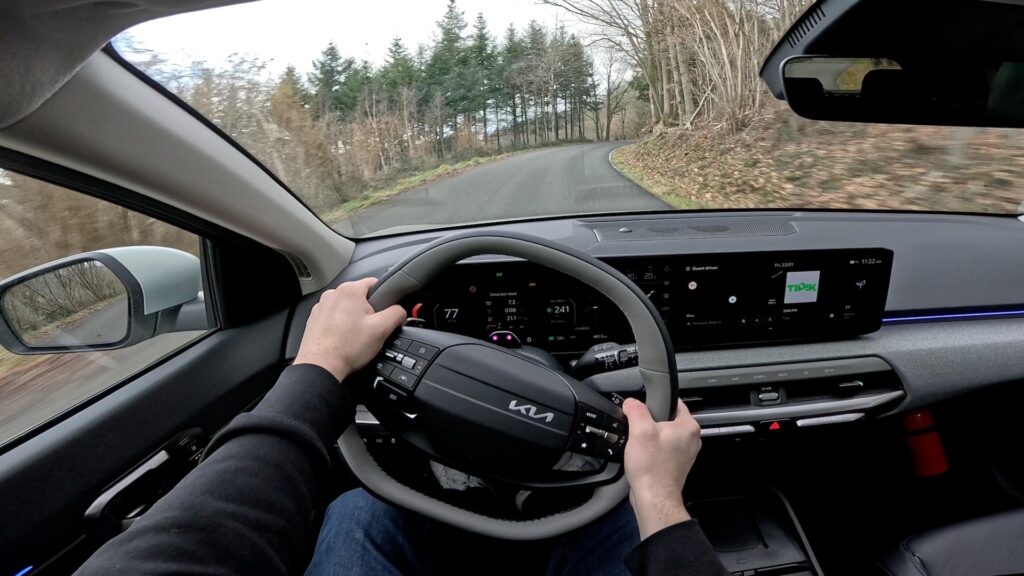 Kia EV4 Hatchback Long Range rijbereiktest sportief rijden