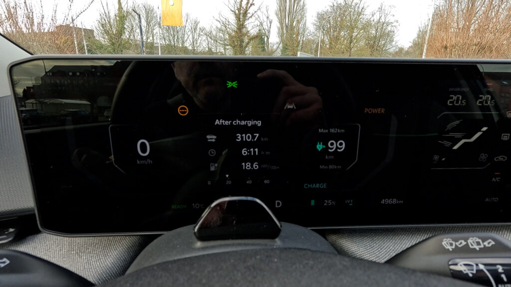 Kia EV4 Hatchback Long Range snellaadtest begin